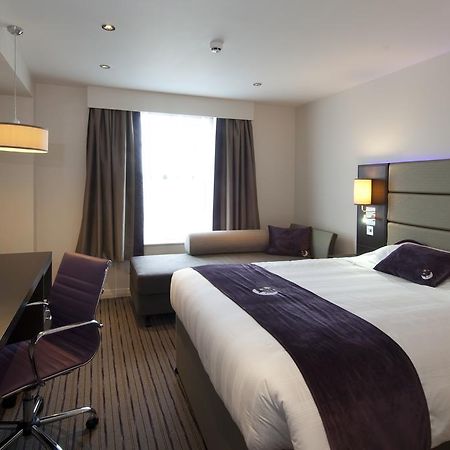 Premier Inn ハーロウ エクステリア 写真