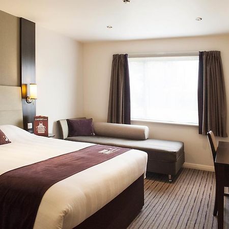 Premier Inn ハーロウ エクステリア 写真