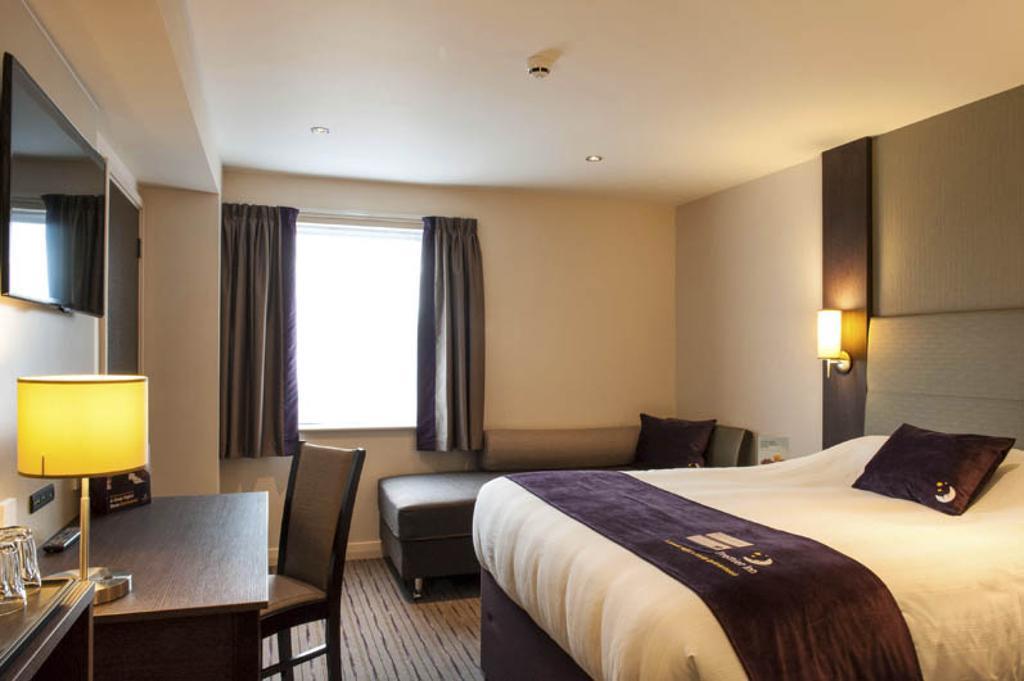 Premier Inn ハーロウ 部屋 写真