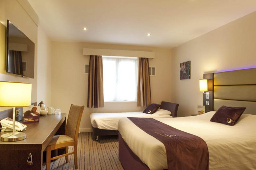 Premier Inn ハーロウ 部屋 写真