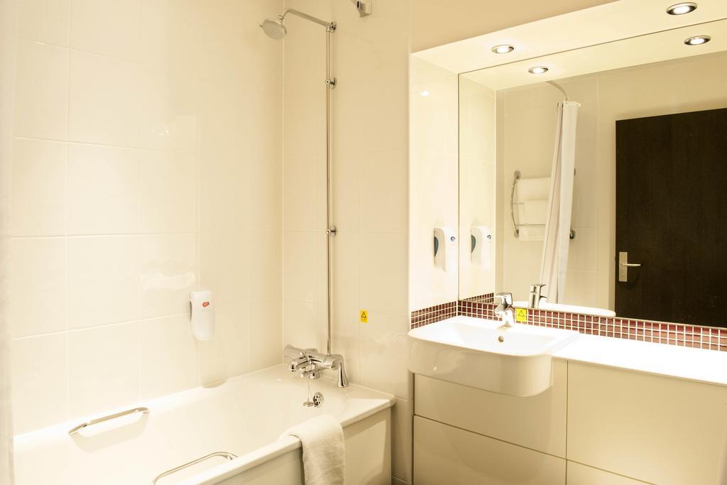 Premier Inn ハーロウ 部屋 写真