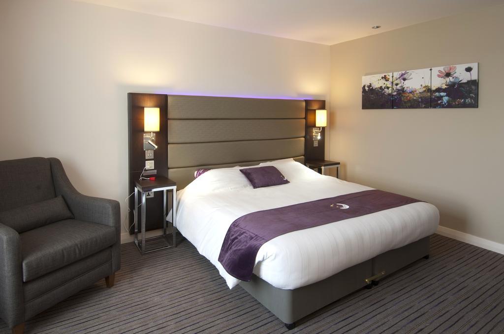 Premier Inn ハーロウ エクステリア 写真