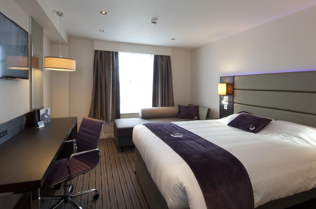 Premier Inn ハーロウ エクステリア 写真