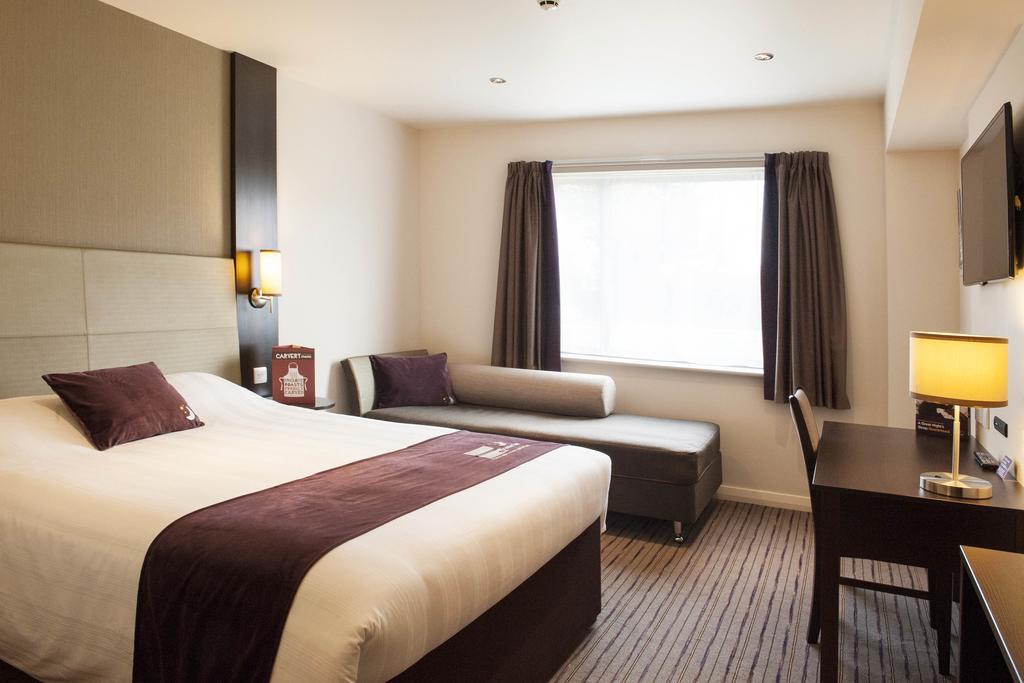 Premier Inn ハーロウ エクステリア 写真