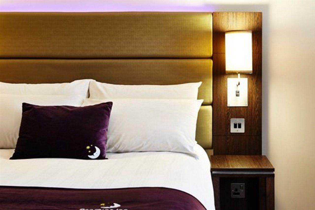 Premier Inn ハーロウ エクステリア 写真