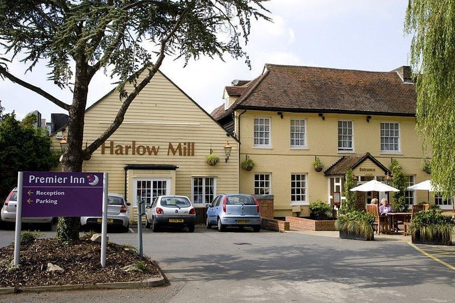 Premier Inn ハーロウ エクステリア 写真