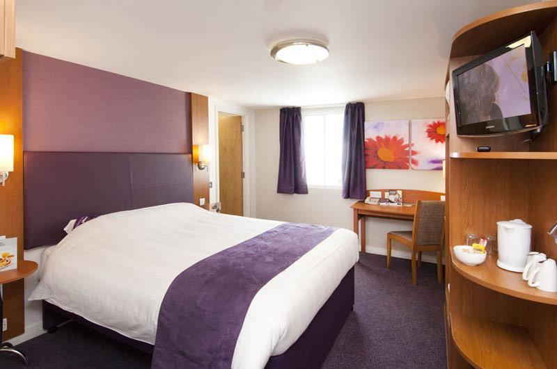 Premier Inn ハーロウ エクステリア 写真