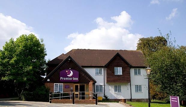 Premier Inn ハーロウ エクステリア 写真