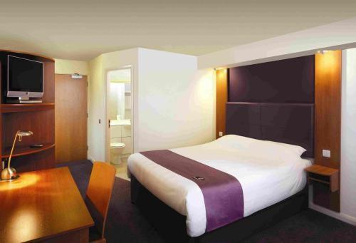Premier Inn ハーロウ エクステリア 写真